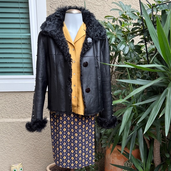 Vintage Women's Black Shearling Jacket - Picture 6 of 12